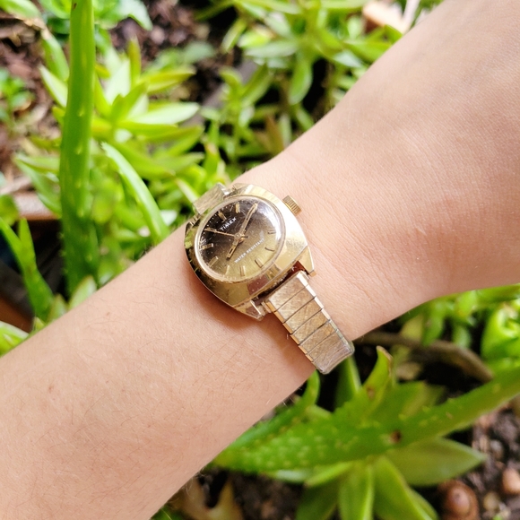 Vintage Timex Classic Gold Stretch Watch main image 6